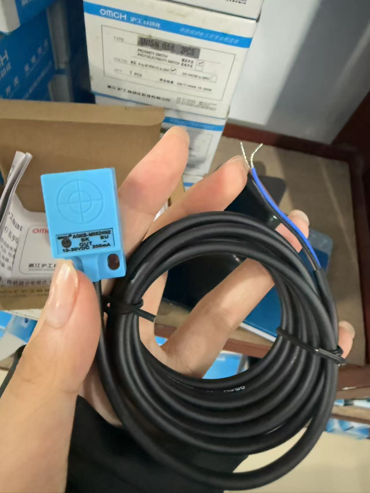AGKB-M0524P1 – Cảm biến tiệm cận cảm ứng M5, PNP NO, 3 dây