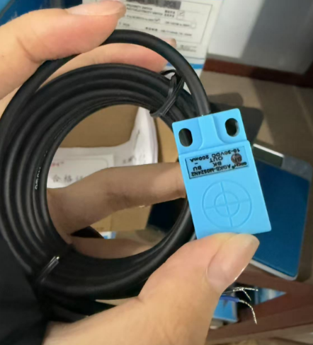 AGKB-M0524P1 – Cảm biến tiệm cận cảm ứng M5, PNP NO, 3 dây